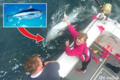 英国9岁女孩钓到360斤金枪鱼，是她体重的6倍，价值56万元