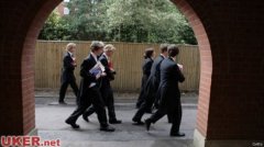 英国私立学校被批过于注重考试成绩和学校排行