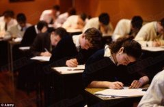 英国多所中学质疑今年夏季GCSE和A-level考试成绩