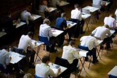 贫困家庭中国学生GCSE成绩比白人高出近3倍