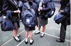 英国学校或被要求放宽成绩要求及增加两次入学