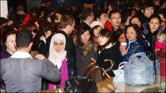圣诞节购物：伦敦牛津街掀起&quot;北京镑&quot;热