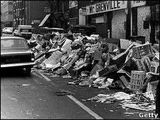 1978、79年冬天的大罢工导致垃圾成山。