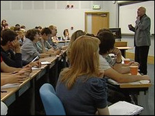 英国高教改革再造质疑被指将“影响留学生人数”
