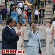 雅典举行伦敦奥运圣火移交仪式