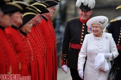 英国女王加冕60周年庆典 千船巡游(图集)