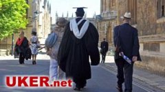 英国牛津市政府收“宿舍税”引两所大学“反抗