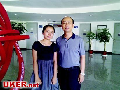 图为:雅雪和班主任张发雄