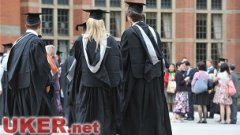 因学费高涨 英大学今年入学人数“最少”