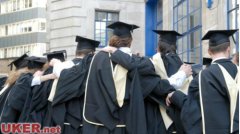 英国学生申请上大学人数连续第二年下降