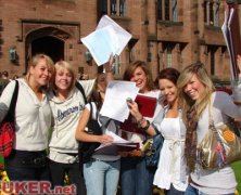 英国女性对高校失去信心 半数后悔读大学
