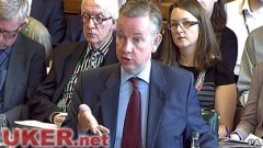 教育大臣呼吁英格兰公校改革应效仿私校
