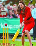 英国威廉王子挑战板球比赛 凯特王妃差点被砸头