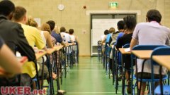 英国学生打教师事件增多 教育部呼吁改革措施