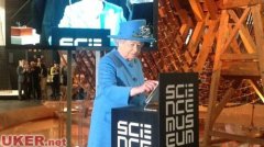 伊丽莎白女王首发推文 揭幕信息时代科学展