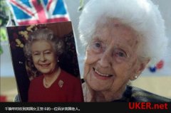 英国百岁老人增多 女王2014年忙送贺卡