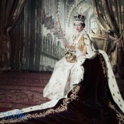 美美哒英国女王 将成为英国在位时间最长君主