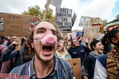 英国大学市场化 学生扮猪抗议政府强行改变学费