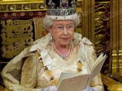 英国女王议会开幕演讲 宣布NHS收费及教育改革等