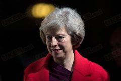 英国首相签证政策难获共识 股市和英镑汇率剧烈