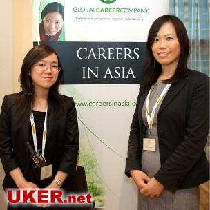 林俊（左）和杨银川在亚洲就业峰会上