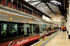 伦敦地铁变“桑拿”逾40度 乘客吁加快装空调