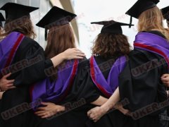 英国大学毕业生调查 最好和最难找工作的十大城