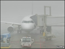 大雾中的飞机