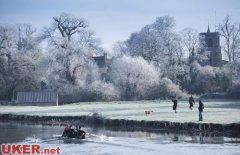 英国持续寒冷天气使乡村雪景似人间仙境