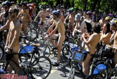 英国街头上演“裸骑游行” 敢来裸一下吗？（图