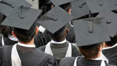 英国大学学费涨 申请人数降低10%