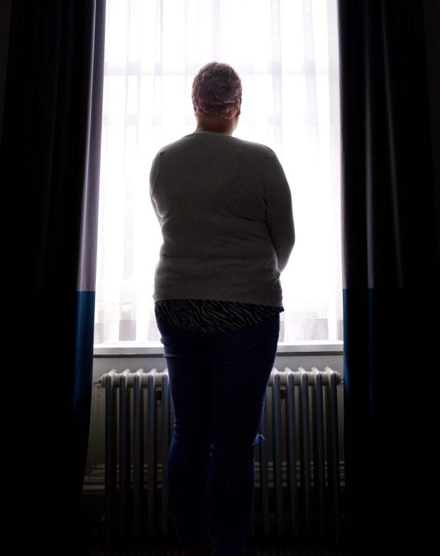 英女子洁身自好遭流氓老公传染艾滋索赔43万，丈夫：怪你有洁癖