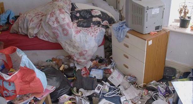英国女租房3月家中垃圾遍地无处放脚，成人“尿不湿”堆到马桶高