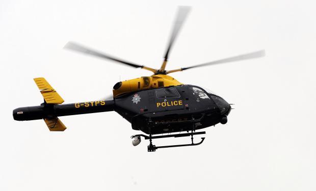 英警察用警用直升机偷拍5年！女模常光身晒日光浴，三女儿也遇害