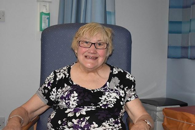 英7旬奶奶成世界首位患者心脏内置计算机：这个设备就是“奇迹”