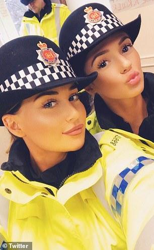 英美女警官跳河救娃爆红，男网友发评论狂轰滥炸被迫删除社交账号
