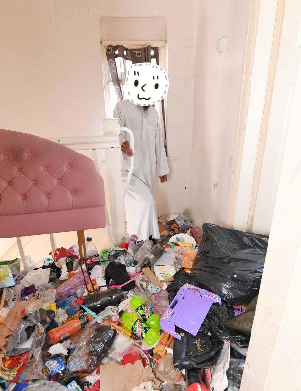 英房东租房给一家五口收房时吐了：垃圾腐烂食物遍地，床上堆粪便