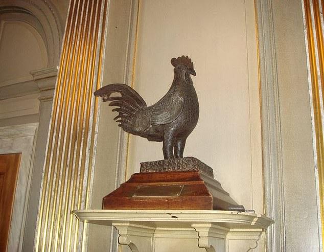 剑桥大学同意归还从尼日利亚抢劫的青铜公鸡，中国文物何时回家？