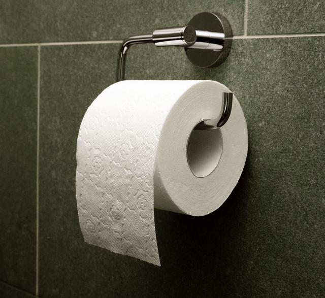 英发明反人类马桶，专治上厕所玩手机，据说一般人坚持不过5分钟