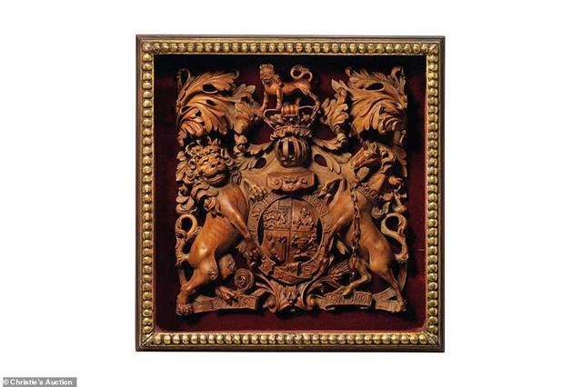 英国皇室搬家，237件皇家藏品被拍卖，历史久远五花八门