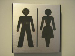英政府重金建“男女混用厕所”，女公务员嫌弃