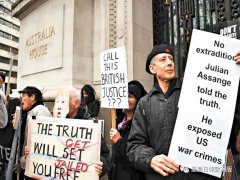 伦敦示威者游行 声援阿桑奇