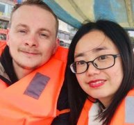 英国男子带中国妻子前往中餐馆就餐，店主以担