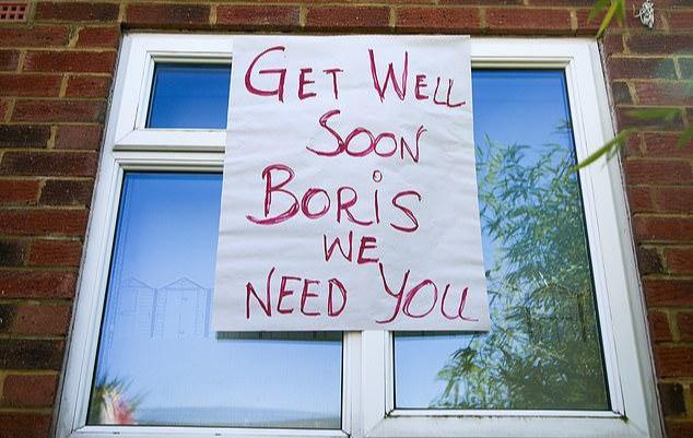 鲍里斯身处ICU，成千上万英国人跑到街头为其祈福，老百姓都哭了