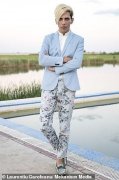 小鲜肉继承英国丈夫全部遗产，被骂吸血鬼，再