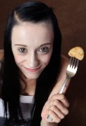 英国女子失恋后患上厌食症，4年来只吃炸鸡块，