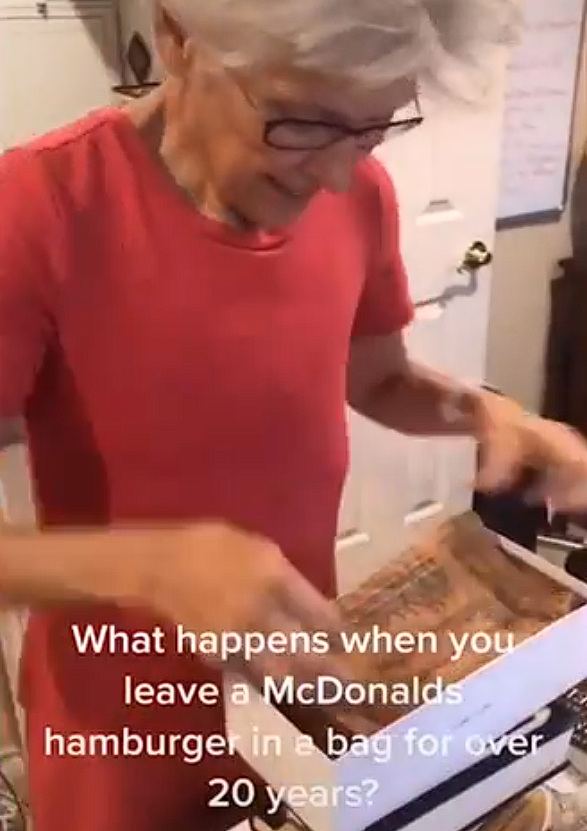 英奶奶1996年买麦当劳汉堡薯条放鞋盒，至今没发霉，视频爆火