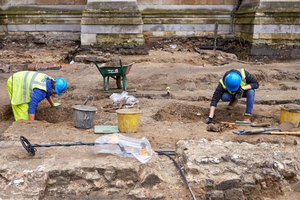 场景恐怖！英国著名教堂地下发现大量人体遗骸，尸体多达数千具
