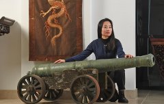 清朝大炮被英国人当装饰物，闲置花园百年，如