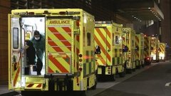 由于冠状病毒病例一天超过50,000例，救护车在英